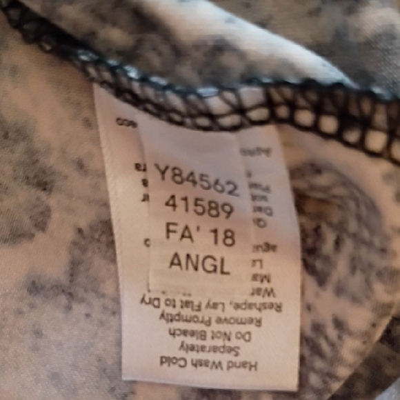 VENUS Abstract Print Blouse Size Small. Super Bell Sleeves. Statement Top. - Picture 9 of 15